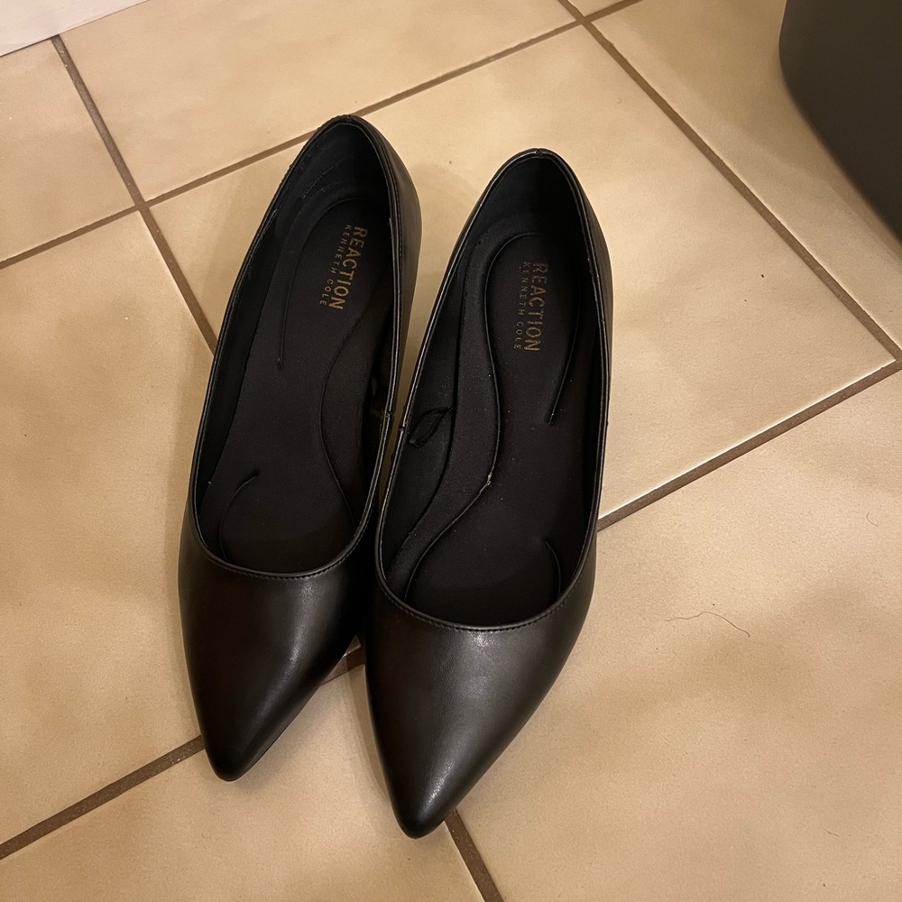 Kenneth Cole Reaction Women's Black Pumps